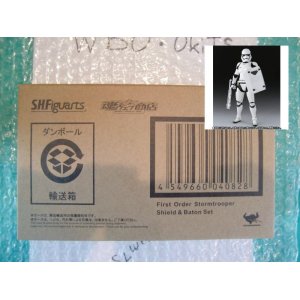Photo: STAR WARS - S.H.Figuarts First Order Stormtrooper Shield & Baton Set